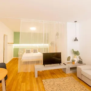 Central - Holiday Apartment